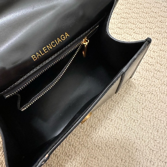 Black Handbag - Picture 10 of 11